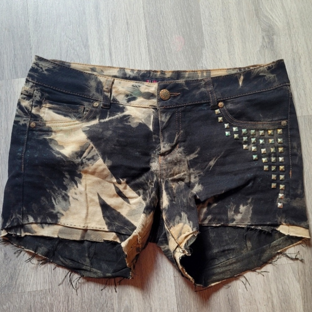 Mint Design Blue spice Acid wash Gold Studded jean shorts